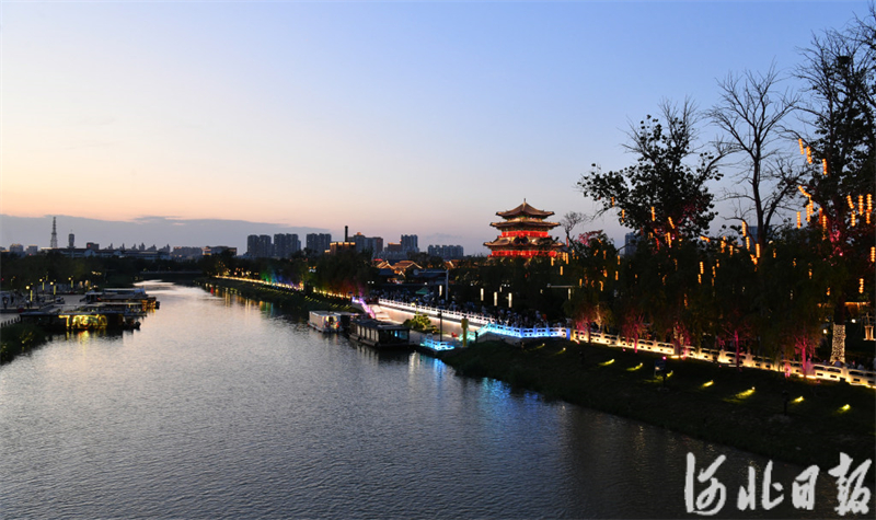 河北沧州：夜幕降临，千年古运河竟美成这样
